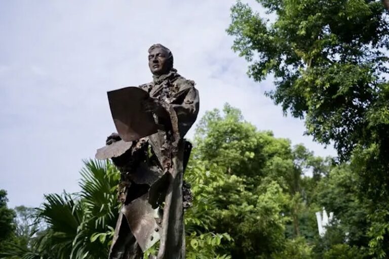 SINGAPOUR – HISTOIRE : Thomas Stamford Raffles, la colonisation en question