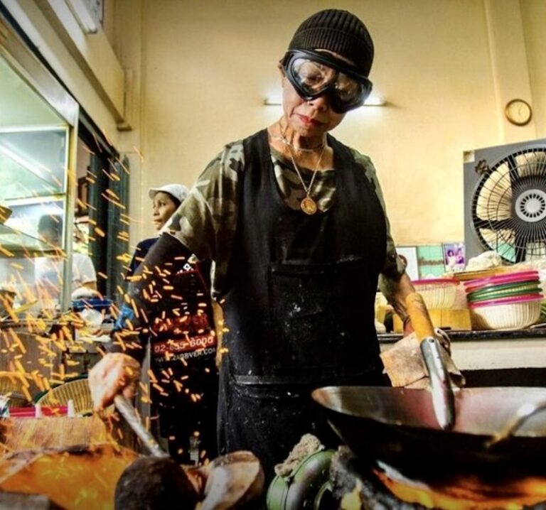 THAÏLANDE – GASTRONOMIE : La célèbre cheffe Thaïlandaise Jay Fai raccroche son tablier