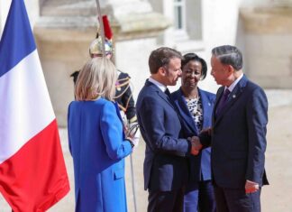 To Lam - Emmanuel Macron