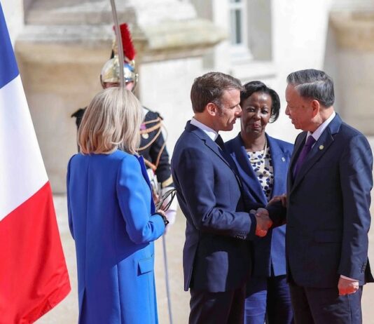 To Lam - Emmanuel Macron