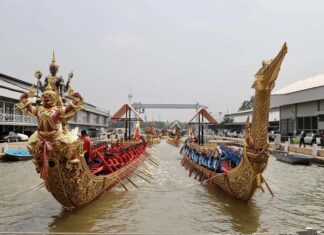 barges royales Thaïlande octobre