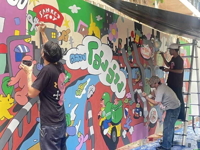 BANGKOK – CULTURE : « Eau & Couleur », un projet artistique qui métamorphose le canal Ong Ang