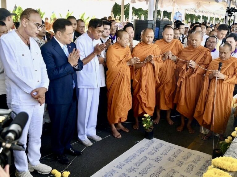 THAÏLANDE – SOCIÉTÉ : Hommage aux victimes du tragique incendie d’autocar à Pathum Thani