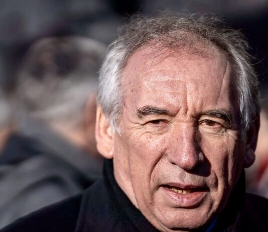 FRANCE – POLITIQUE : Vue d’ailleurs, de François Bayrou à Jean-Marie Le Pen, la France d’hier est de retour François Bayrou