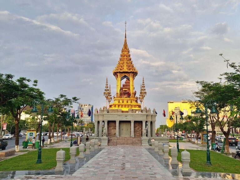 CAMBODGE – INSTITUTIONS : Le royaume célèbre sa Constitution, un nouveau jour férié instauré