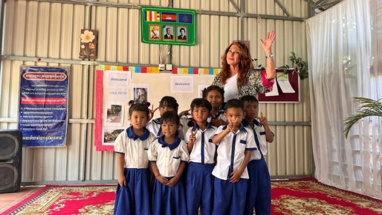 CAMBODGE – INITIATIVE : Julie Pietri, une marraine engagée pour l’association AMUR