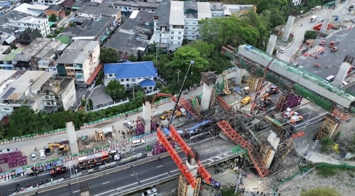 Bangkok accident effondrement route en construction