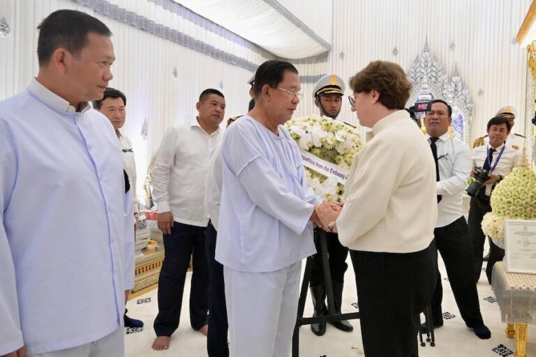CAMBODGE – SOCIÉTÉ : Le roi et la reine-mère adressent leurs condoléances pour le décès du frère ainé de Hun Sen