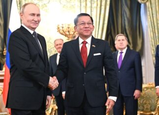Min Aung Hlaing et Poutine