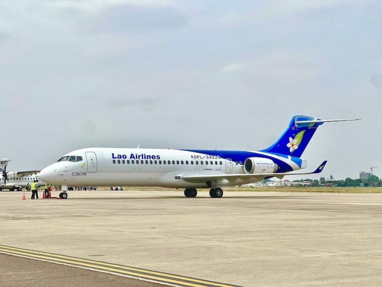 LAOS – AVIATION : Lao Airlines réceptionne un avion chinois C909