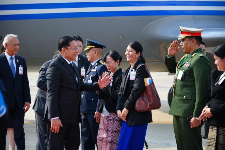 BIRMANIE – DIPLOMATIE : Min Aung Hlaing accueilli à Bangkok malgré les appels au boycott