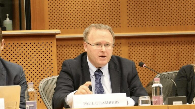 THAÏLANDE – MONARCHIE : Le procureur de Phitsalunok demande l’arrêt des poursuites contre Paul Chambers