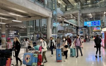 THAÏLANDE – TOURISME : Le flux de visiteurs recule après la Golden Week, mais la haute saison s’annonce prometteuse Touristes Suvarnabhumi