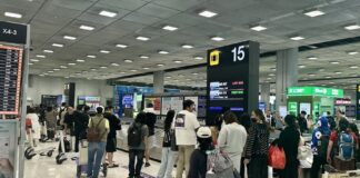 Touristes aéroport Suvarnabhumi