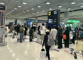 Touristes aéroport Suvarnabhumi
