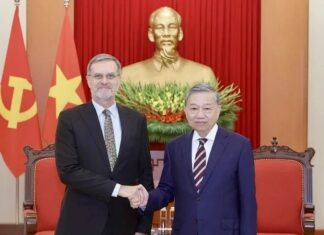 ambassadeur de France et To lam