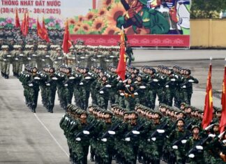 défilé militaire Vietnam