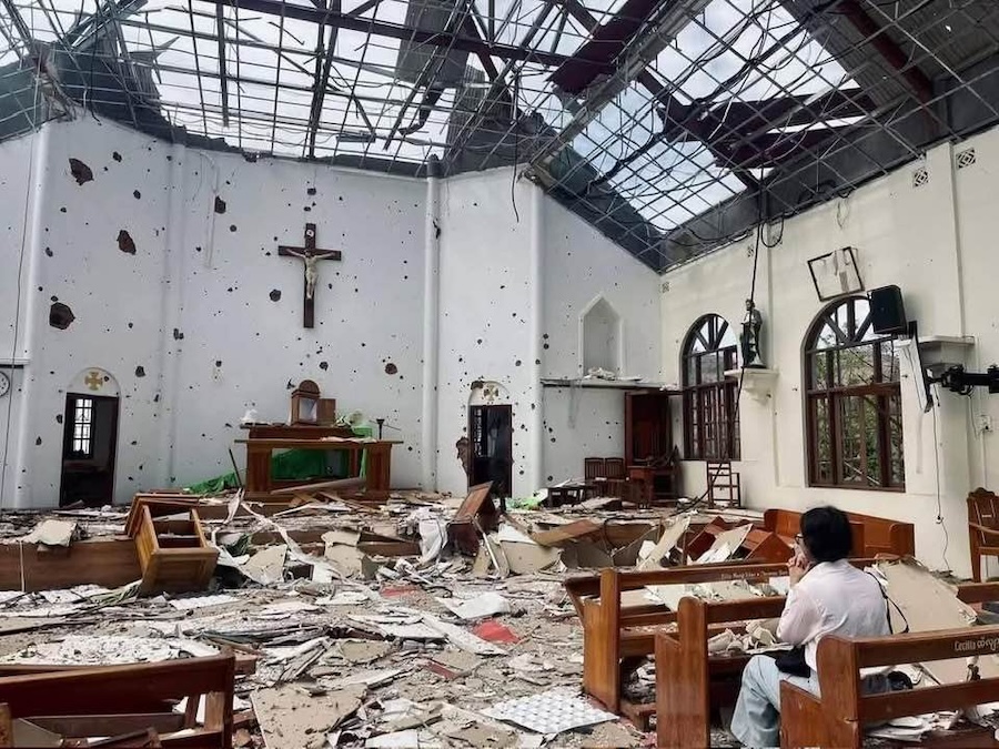 église bombardée en Birmanie