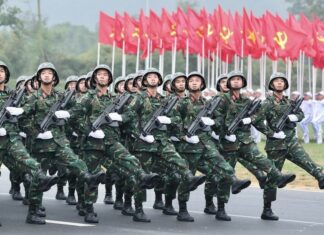 parade militaire Vietnam