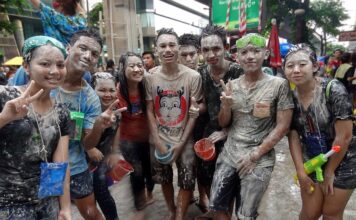 THAÏLANDE – CHRONIQUE : Le Siam dégouline, Sawasdee Pimai ! songkran en Thaïlande