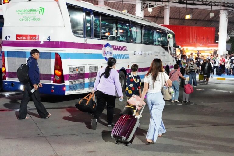 THAÏLANDE – SONGKRAN 2025 : Affluence record dans les gares routières de Bangkok