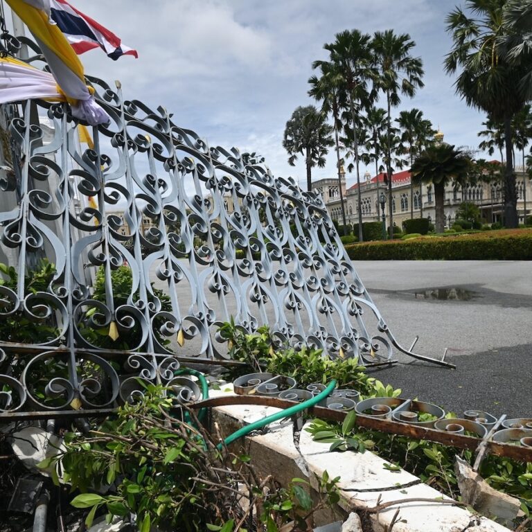 THAÏLANDE – SOCIÉTÉ : Un chauffeur de taxi ivre percute la clôture de la résidence de la Première ministre