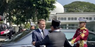 Emmanule Macron et Prabowo Subianto à Jakarta