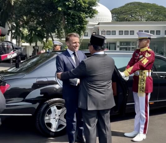 INDONÉSIE – FRANCE : Un partenariat stratégique renforcé dans la défense à l’occasion de la visite d’Emmanuel Macron Emmanule Macron et Prabowo Subianto à Jakarta