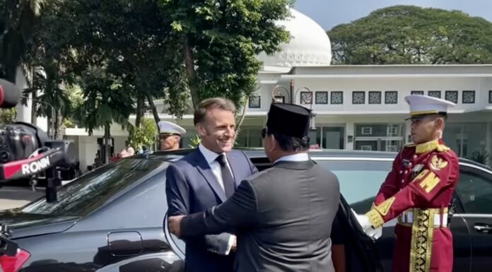 Emmanule Macron et Prabowo Subianto à Jakarta