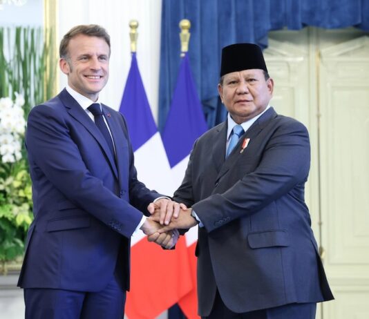 FRANCE – INDONÉSIE : Appel à une « reconnaissance mutuelle » entre Israël et les Palestiniens Emmanuel Macron et Prabowo Subianto