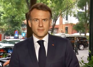 Emmanuel Macron face à la presse au Vietnam