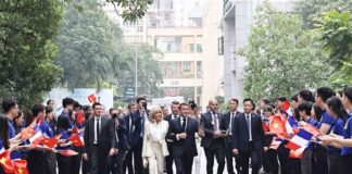 Macron Université de Hanoï