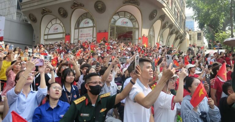 VIETNAM – HISTOIRE : Un défilé géant pour les 50 ans de la réunification