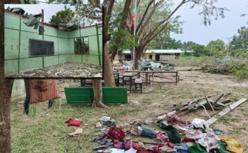 école bombardée en Birmanie