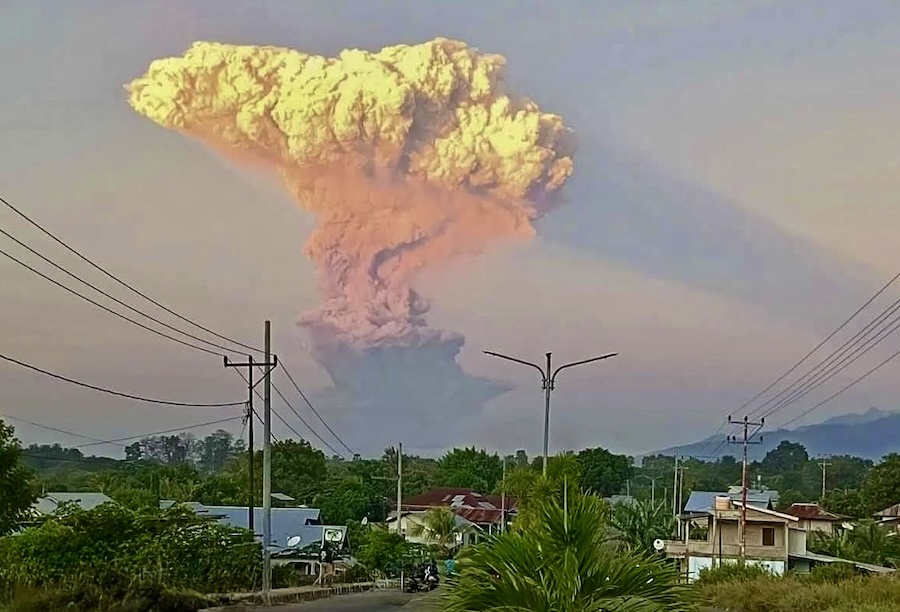 Mount Lewotobi Laki-Laki éruption