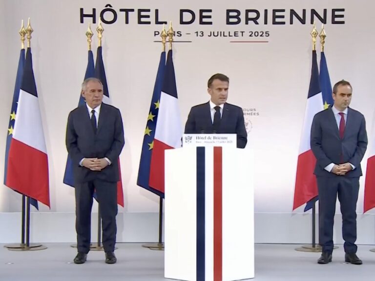 FRANCE – POLITIQUE : Vue d’ailleurs, combien ça coûte, président ?