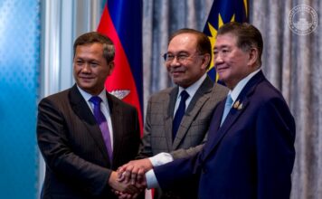 Hun Manet Anwar Hibrahim et Phumtham Wechayachai