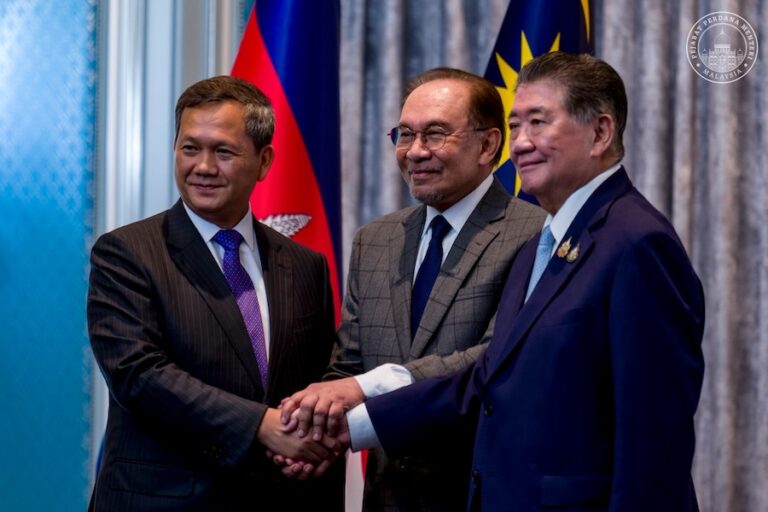 THAÏLANDE – CHRONIQUE : Un cessez-le-feu pour honorer Sa Majesté