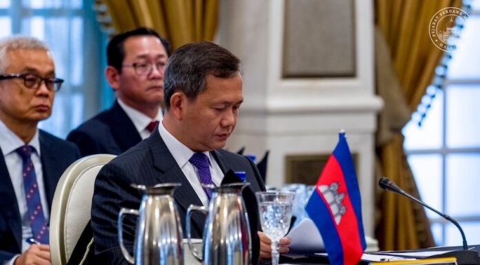 THAÏLANDE – CAMBODGE : Le Premier ministre Cambodgien Hun Manet salue son nouvel homologue thaïlandais Hun Manet Cambodge