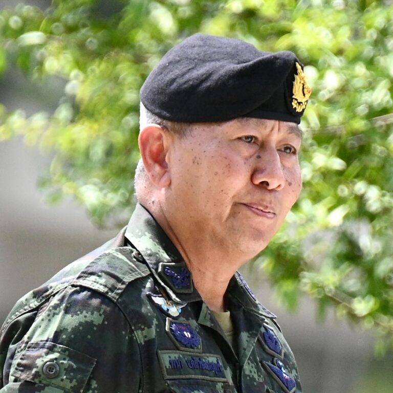THAÏLANDE – DÉFENSE : Le Général Phana Khlaeoplotthuk, le commandant en chef au cœur des tensions frontalières