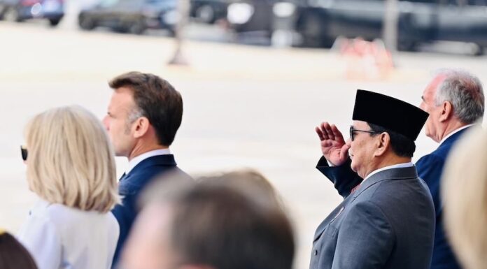 GAVROCHE HEBDO – ÉDITORIAL : Trump rudoie, Macron cajole Prabowo Subianto et Emmanuel Macron 14 juillet