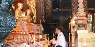 Roi cérémonie bouddha d’émeraude
