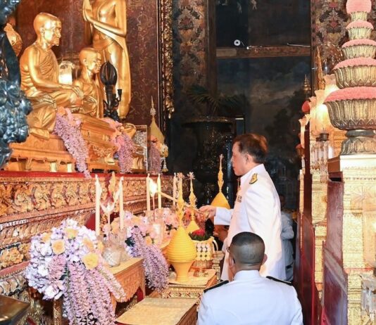 Roi cérémonie bouddha d’émeraude