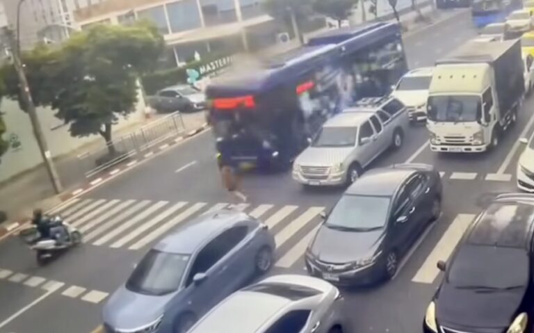 BANGKOK – SOCIÉTÉ : Une étudiante percutée par un bus sur un passage piéton