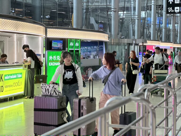 THAÏLANDE – TOURISME : Le royaume reporte la taxe d’entrée pour les touristes