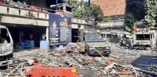 Commissariat incendié Jakarta