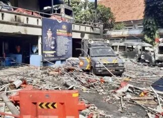Commissariat incendié Jakarta