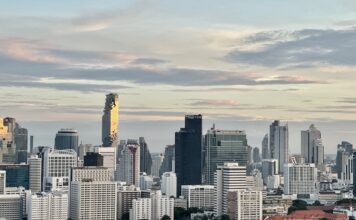 THAÏLANDE – IMMOBILIER : Premier rebond des ventes depuis neuf trimestres, mais la prudence reste de mise Condominiums Bangkok