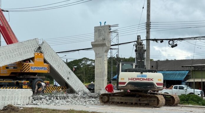 Poutre effondrée sur la route Chantaburi