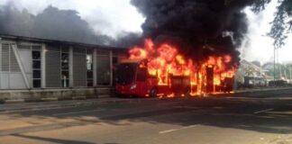 bus transjakarta incendie